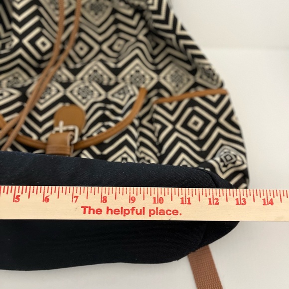 NWOT Emma & Chloe Black White Aztec Cotton Print Cinch & Magnetic Clasp Backpack - Picture 14 of 16